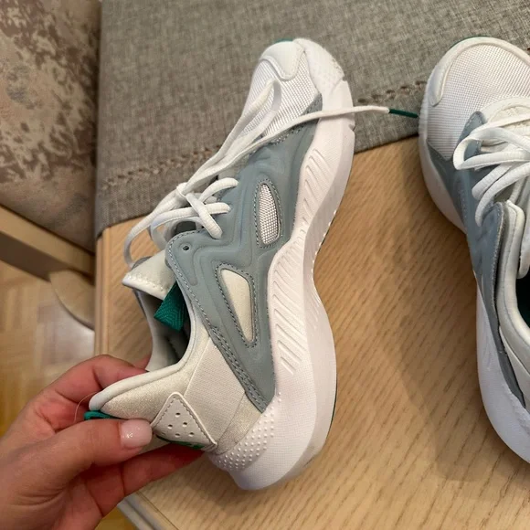 REBOOK RUNNING SHOES - Picture 4 of 13